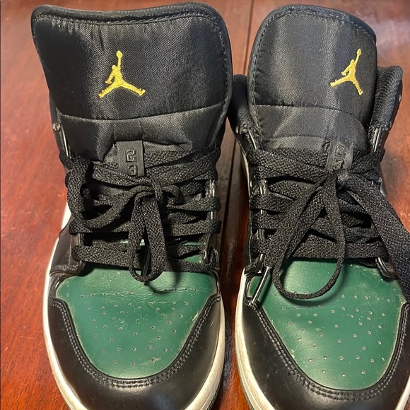 Nike Air Jordan Green and Black Low Tops - Picture 8 of 8